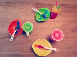 mama van dijk, munchkin, review, kleurijk, veiligheid, lepels, schaaltjes, kinderservies, rietjesbeker, antilekbeker