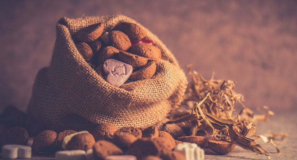 eerste hulp, sinterklaas, pepernoten, eenjarige, stikken, mama van dijk