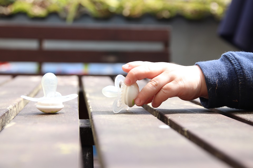 zonder speen, je vraagt je af hoe je peuter nog zonder kan?, wij deden het je voor, niet zonder slag of stoot, mamablog, mama van dijk